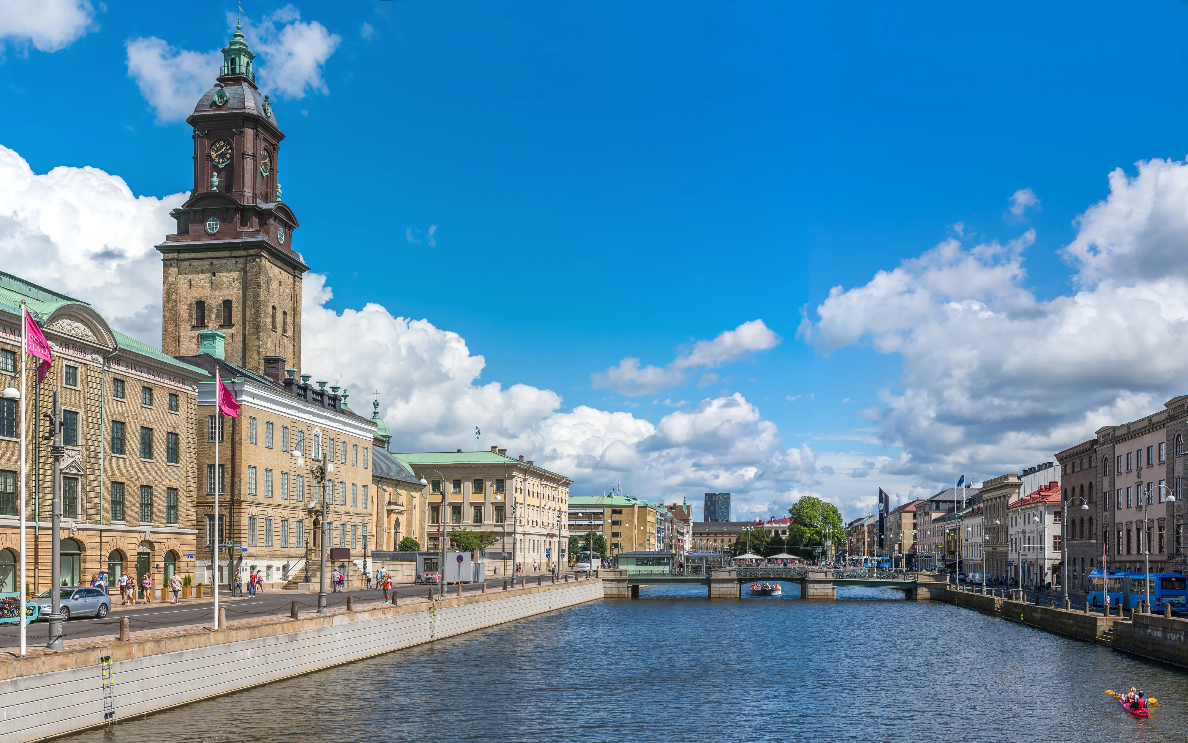 в Гётеборге и Швеции