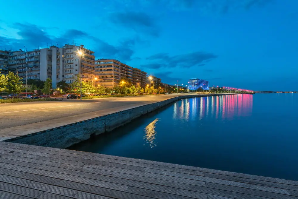 в Салоники и Греции